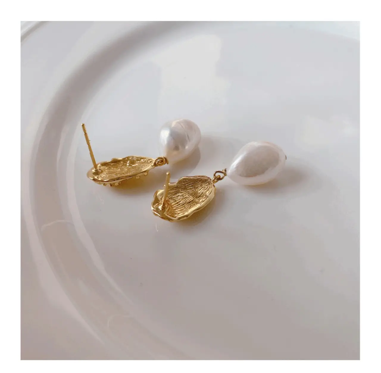 Pearl Earrings Gold Plated Silver Needle Drawn — feature 3