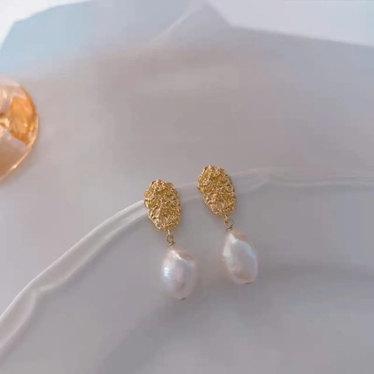 Pearl Earrings Gold Plated Silver Needle Drawn — feature 5
