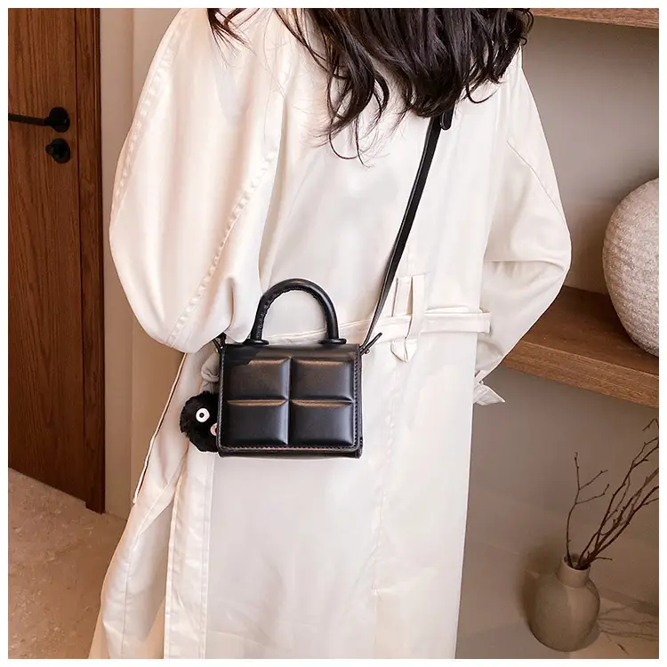 Women Retro Square Shoulder Bag Brown 2023 — feature 8