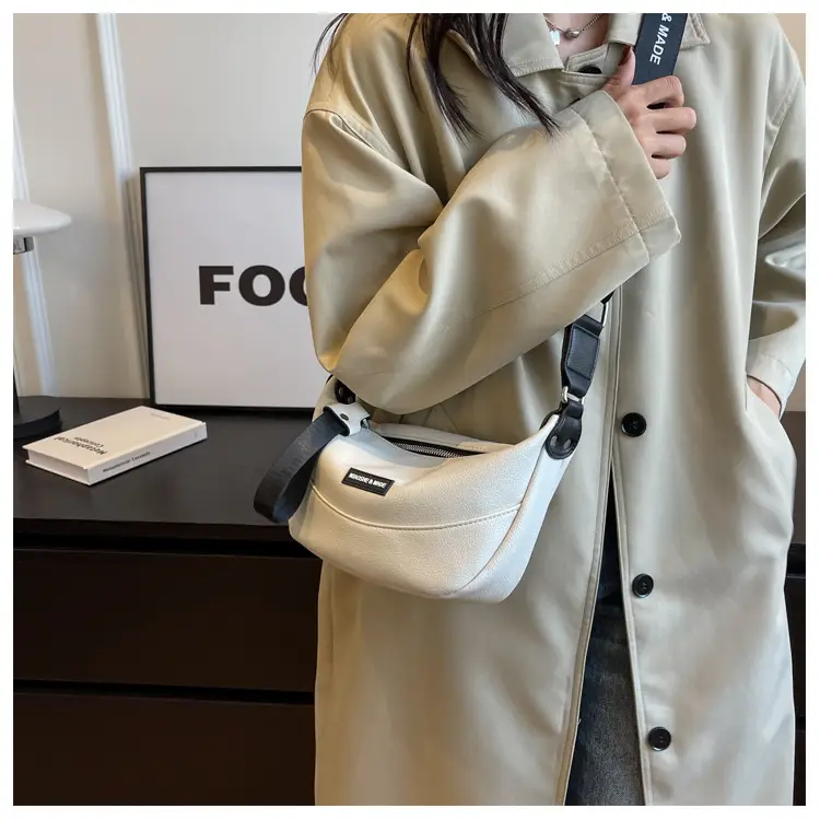 Women's French Niche Shoulder Messenger Bag Beige Black — feature 10