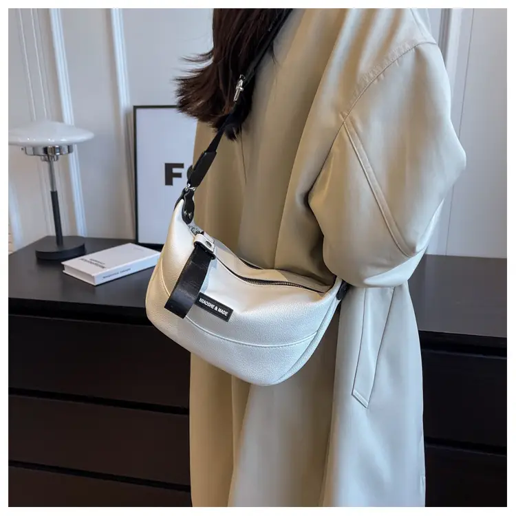 Women's French Niche Shoulder Messenger Bag Beige Black — feature 11