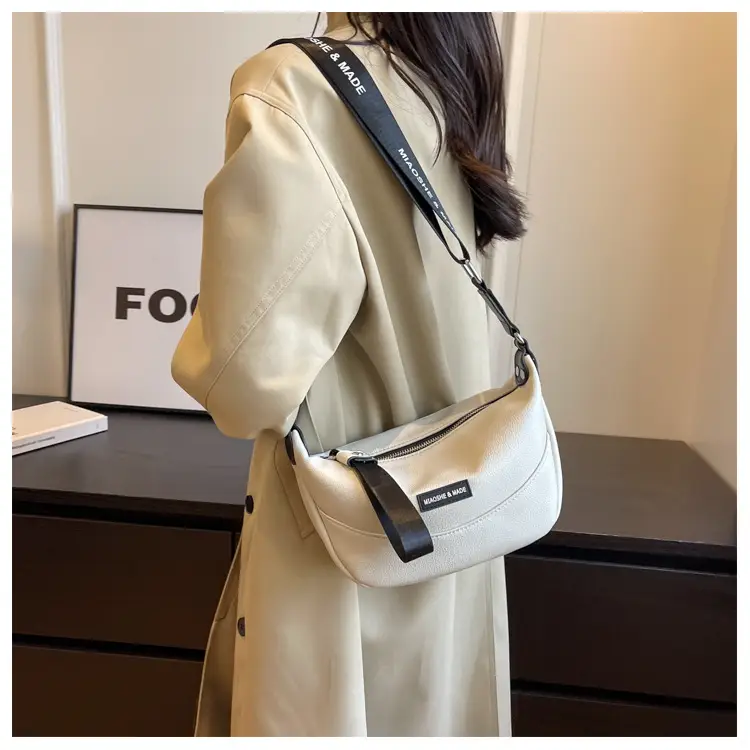 Women's French Niche Shoulder Messenger Bag Beige Black — feature 12