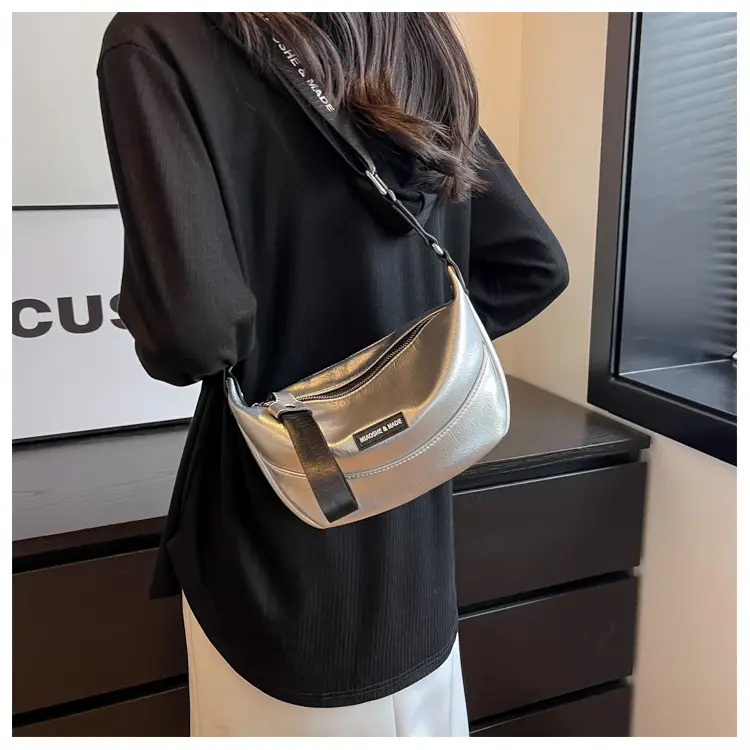 Women's French Niche Shoulder Messenger Bag Beige Black — feature 15