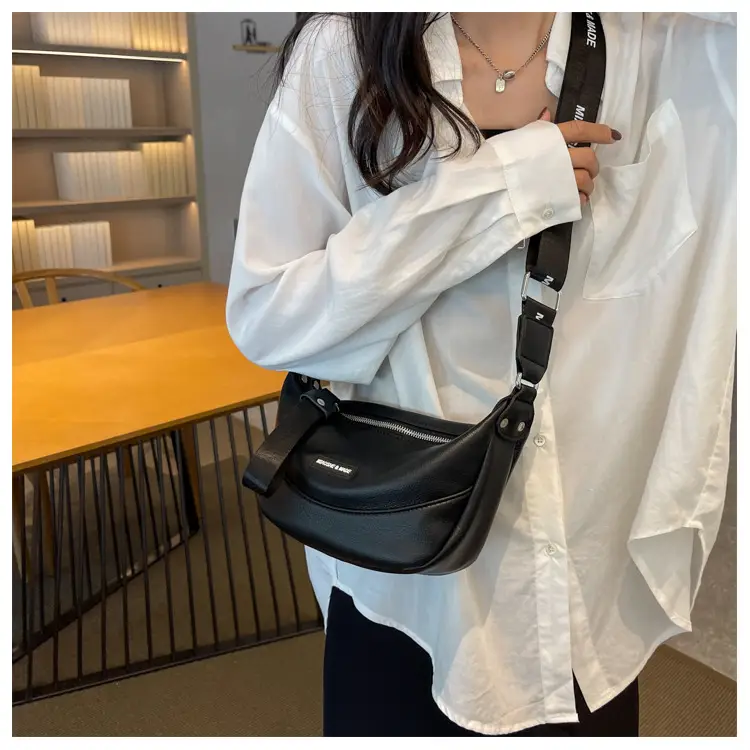 Women's French Niche Shoulder Messenger Bag Beige Black — feature 7