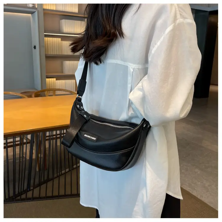 Women's French Niche Shoulder Messenger Bag Beige Black — feature 8