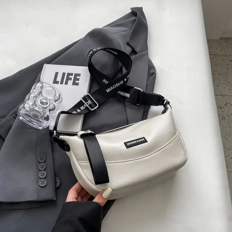 Women's French Niche Shoulder Messenger Bag Beige Black