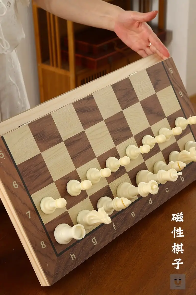 chess magnetic solid wood high-end children's mini folding chessboard beginner small size magnetic chessboard chess — feature 2