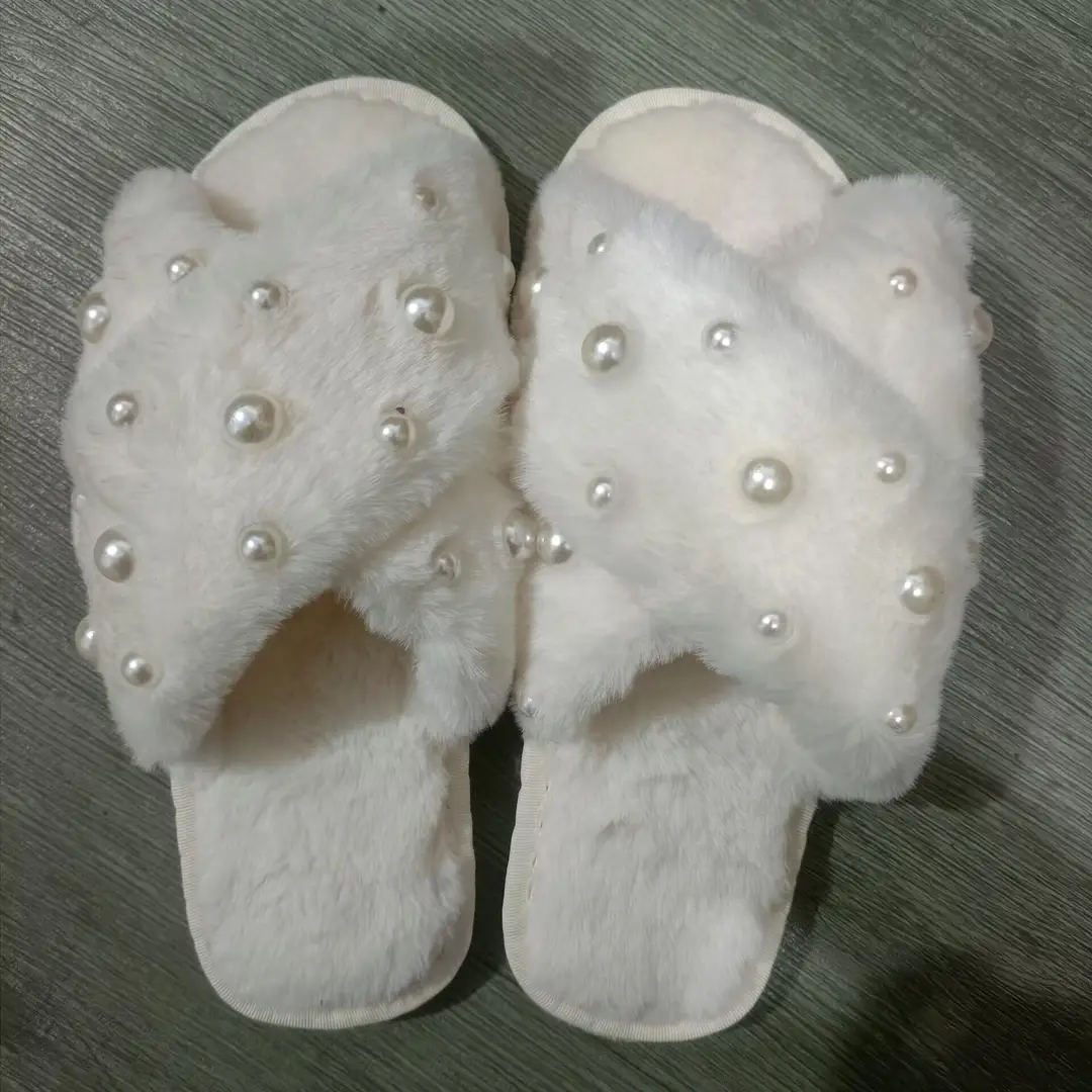 European and American Style Home 2026 New Flat Pearl Cross-Tie Furry Slippers for Women, Candy-Colored Cotton Slippers for Women — feature 1