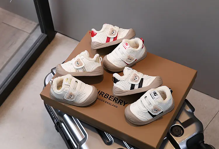 Baby Fleece Lined Toddler Shoes White Bear Decor — feature 2