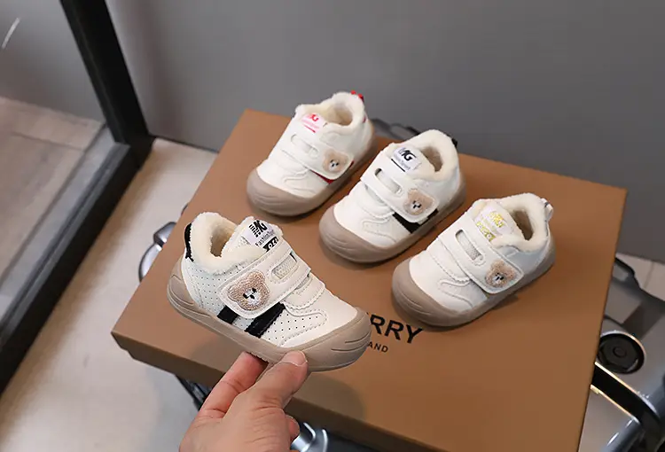 Baby Fleece Lined Toddler Shoes White Bear Decor — feature 3