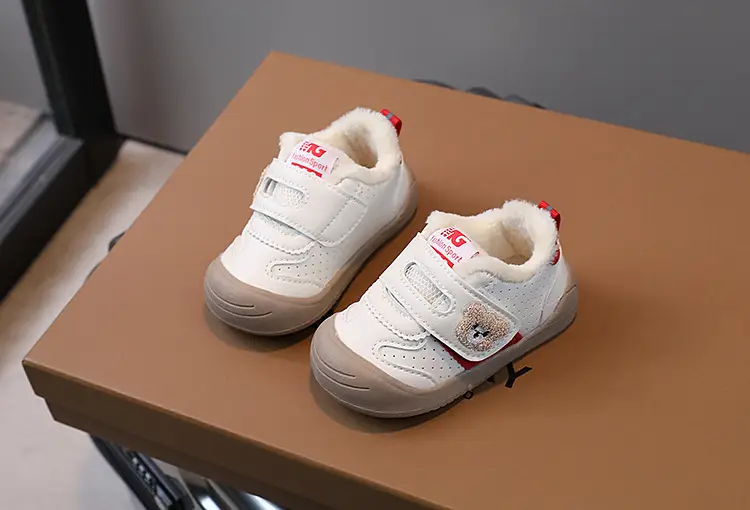 Baby Fleece Lined Toddler Shoes White Bear Decor — feature 4