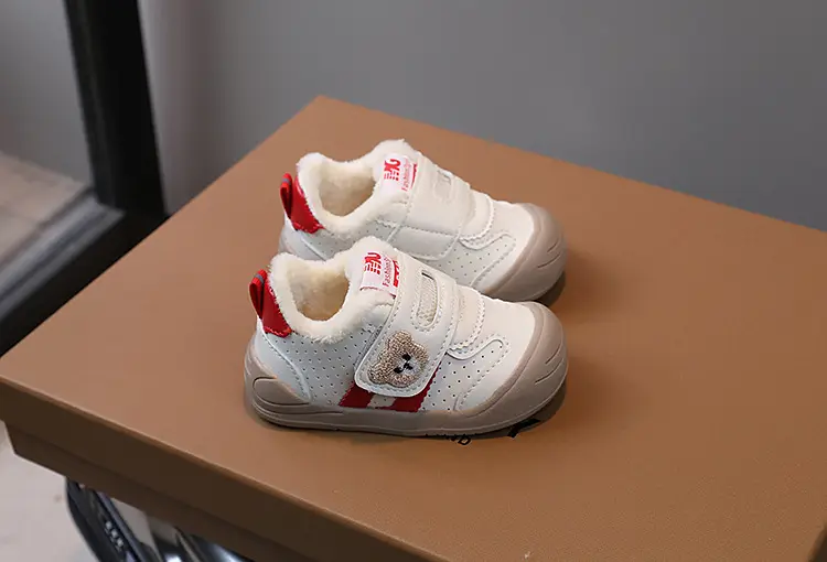 Baby Fleece Lined Toddler Shoes White Bear Decor — feature 6