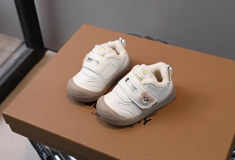 Baby Fleece Lined Toddler Shoes White Bear Decor — feature 7