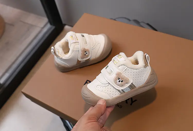 Baby Fleece Lined Toddler Shoes White Bear Decor — feature 8