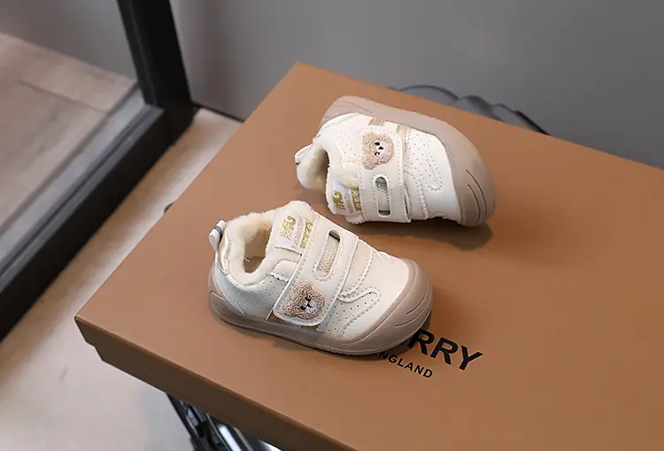 Baby Fleece Lined Toddler Shoes White Bear Decor — feature 9