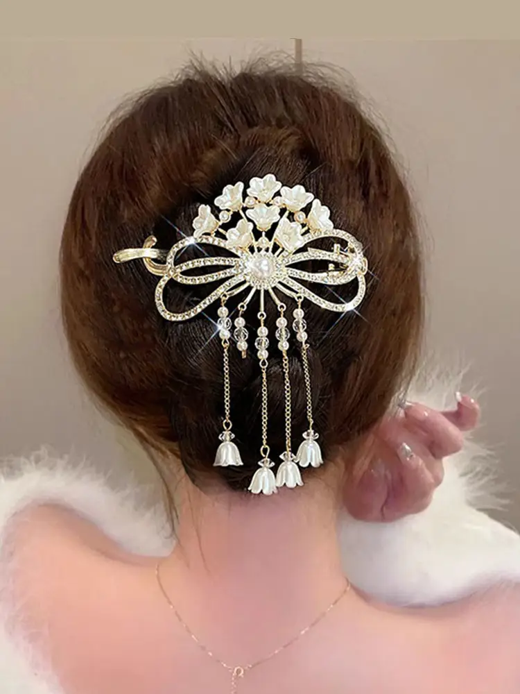 High-End Butterfly Hairpin with Rhinestone & Frog Buckle — feature 7