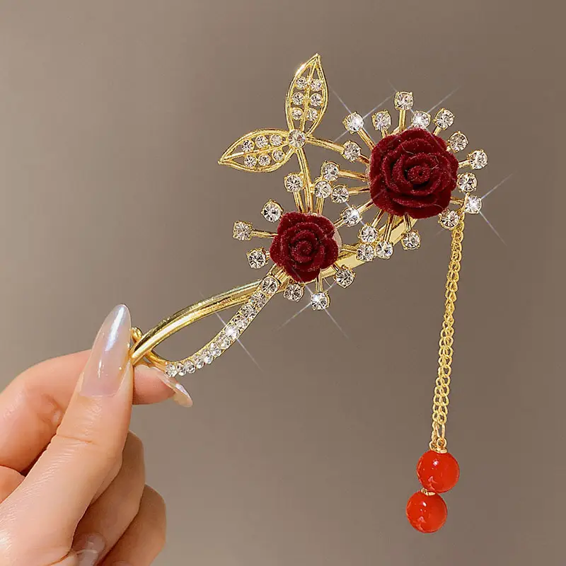 High-End Butterfly Hairpin with Rhinestone & Frog Buckle — feature 9