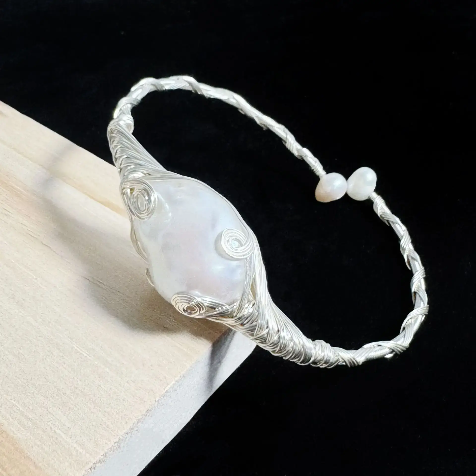 Pearl Braided Adjustable Bracelet for Men Women — feature 10