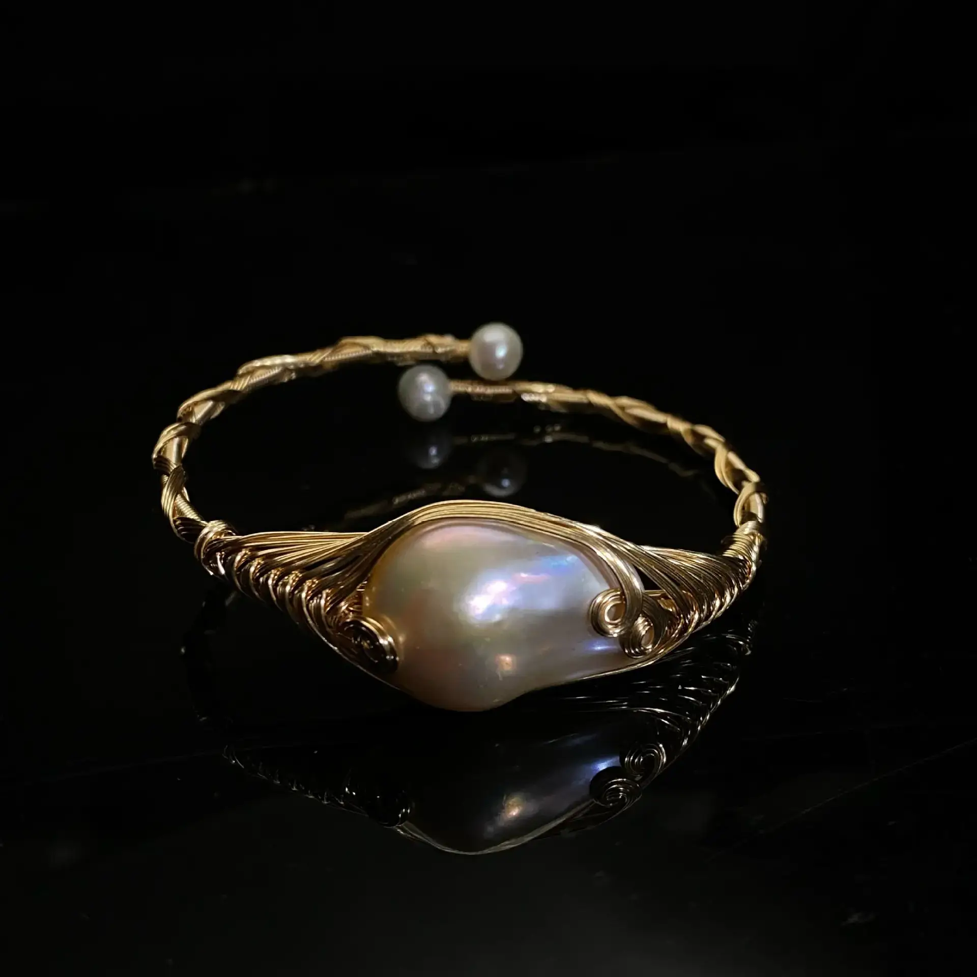 Pearl Braided Adjustable Bracelet for Men Women — feature 2