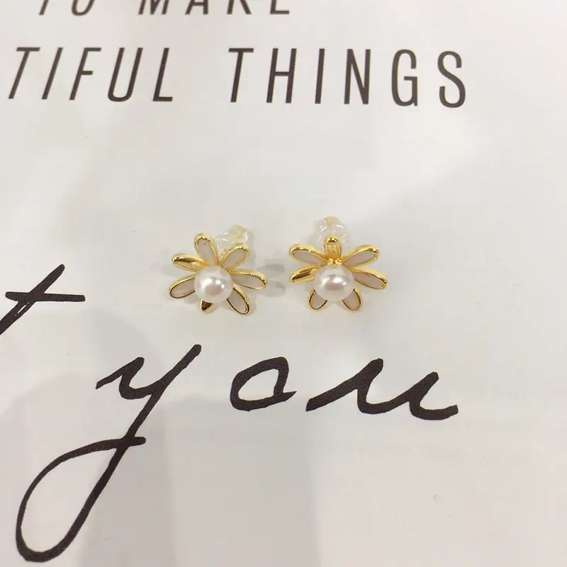 18K Gold Pearl Earrings for Women — feature 9