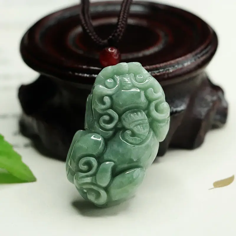 Aiyu Natural Jade Pixiu Amulet Necklace Green — feature 7