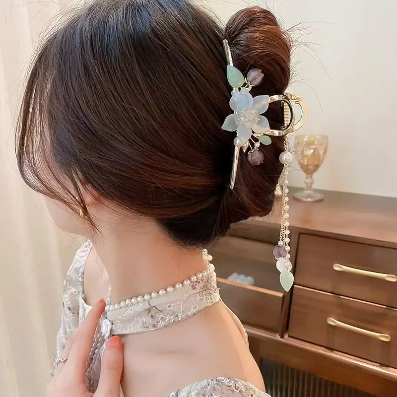 Fairy Flower Hairpin for Women with Pearl Tassel — feature 2