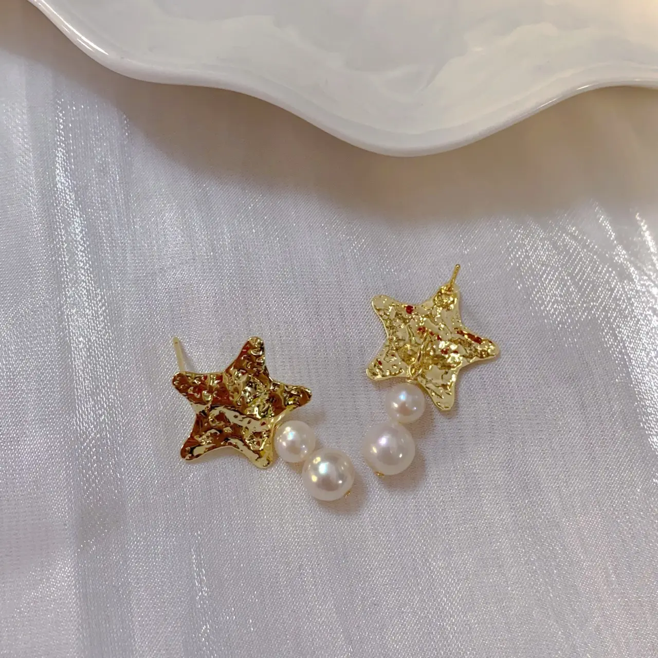 Star Scroll Pearl Earrings for Women French Style - Image 4