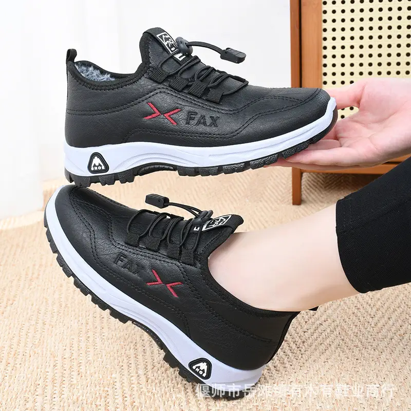 Old Beijing cotton shoes women's winter waterproof mother cotton shoes fleece-lined warm thick bottom middle-aged and elderly boots non-slip soft bottom