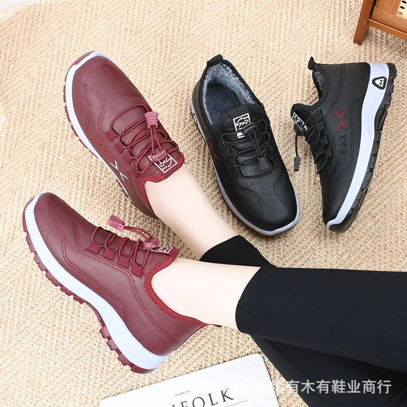Old Beijing cotton shoes women's winter waterproof mother cotton shoes fleece-lined warm thick bottom middle-aged and elderly boots non-slip soft bottom