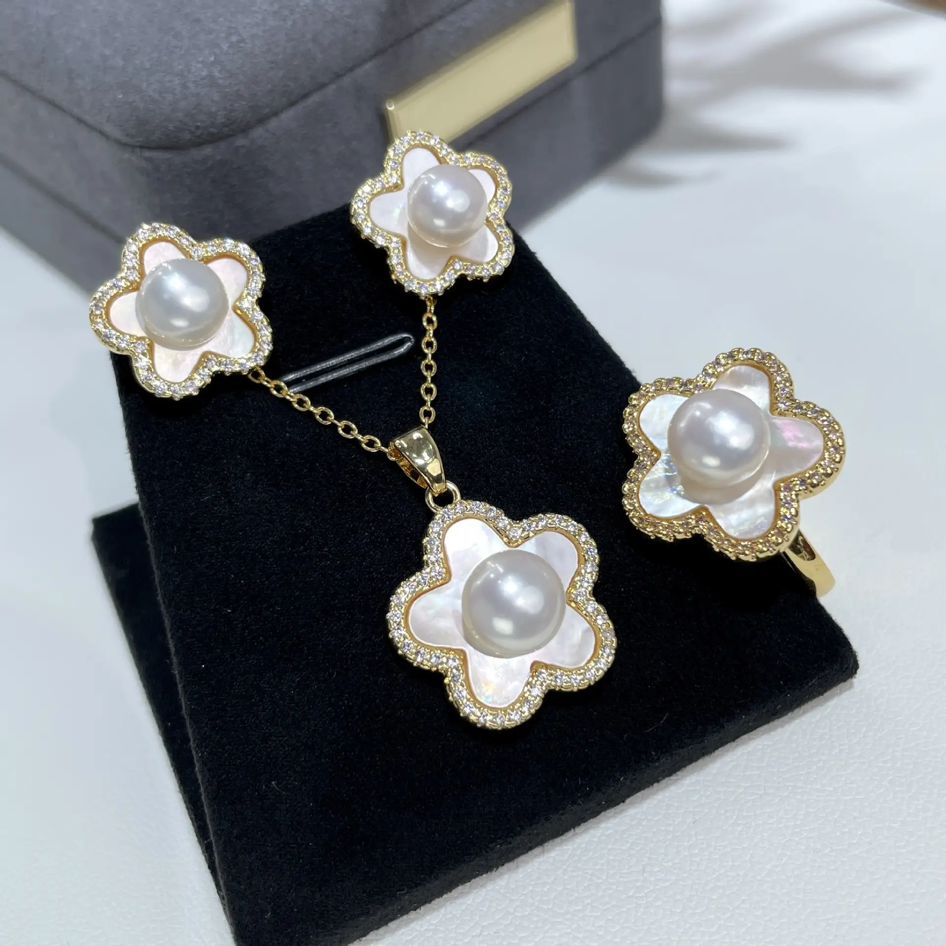 2025 Pearl Flower Earrings Set for Women