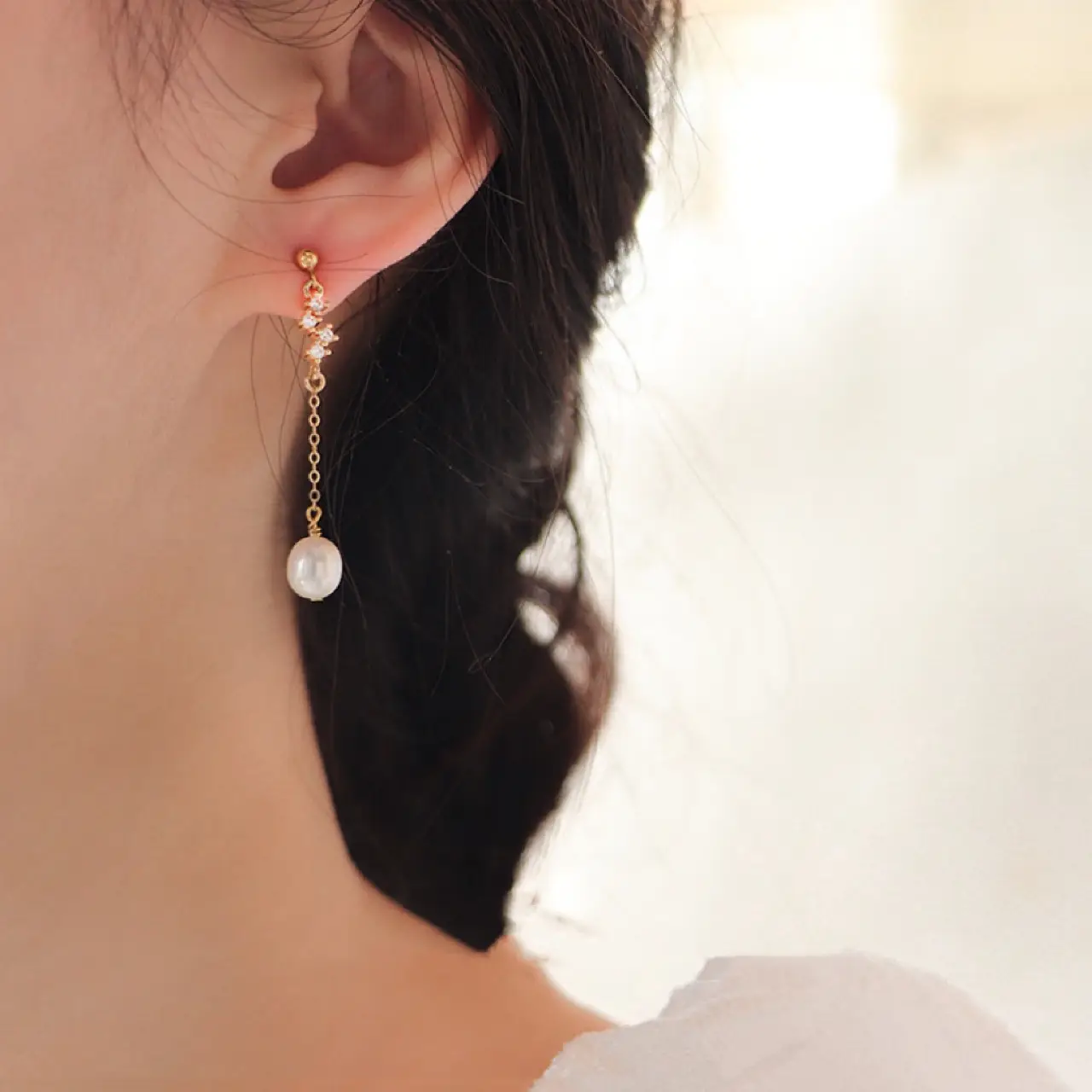Elegant Pearl Earrings for Women with Light Luxury Design - Image 5