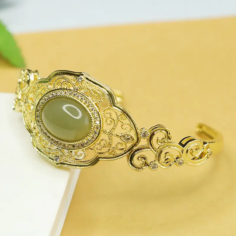 Aiyu Gold Jade Hollow Bracelet Pigeon Egg Design — feature 9
