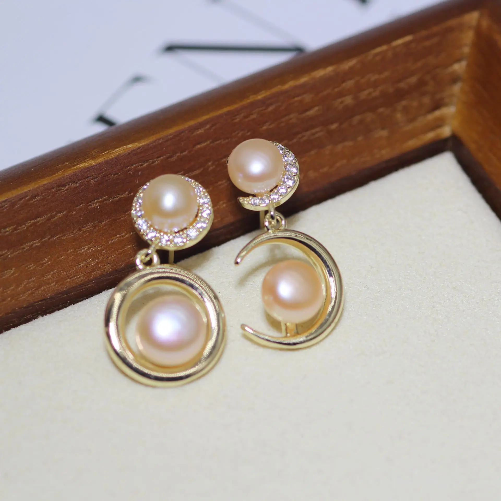 S925 Silver Pearl Moon Earrings Women's AB Design — feature 6