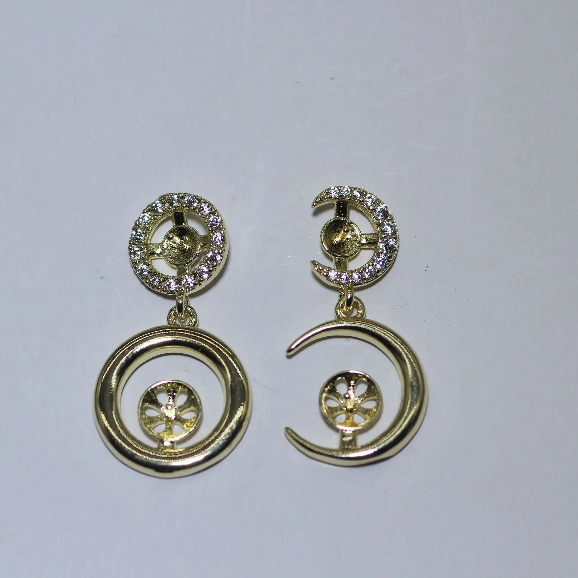 S925 Silver Pearl Moon Earrings Women's AB Design - Image 3