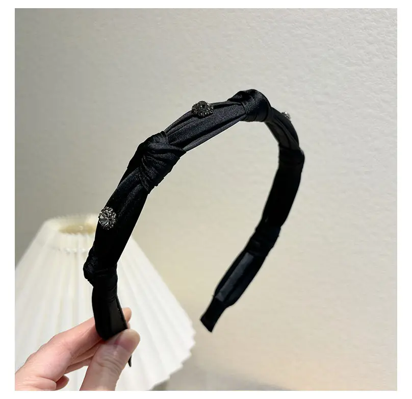 Yuqi Black Satin Skull Top Headband with Rhinestone Decor — feature 5