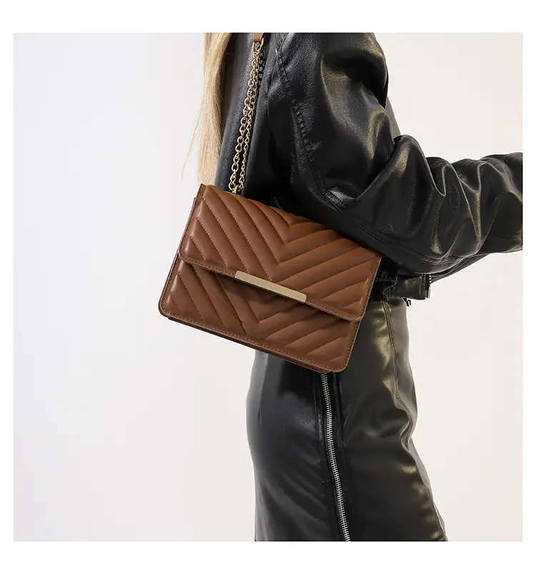 2023 Women's Mint Quilted Shoulder Messenger Bag — feature 20