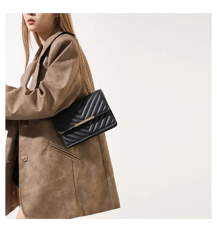 2023 Women's Mint Quilted Shoulder Messenger Bag — feature 27