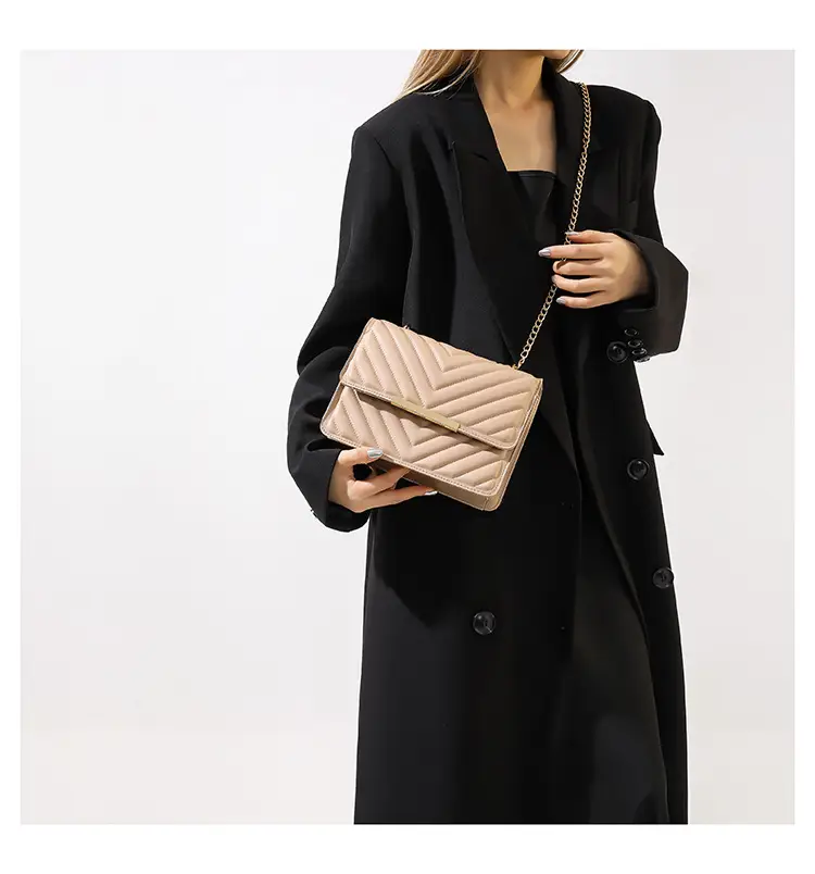 2023 Women's Mint Quilted Shoulder Messenger Bag — feature 32