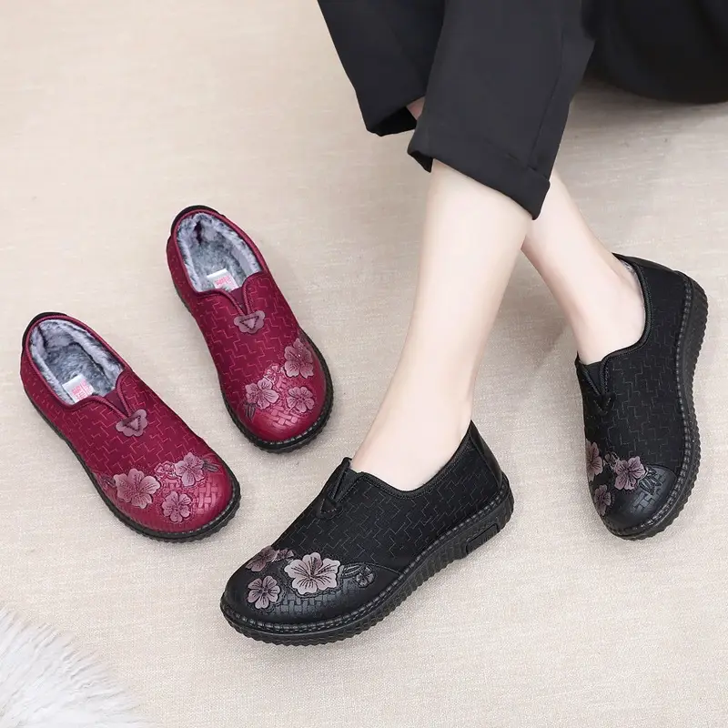 Old Beijing cloth shoes new winter cotton shoes women's fleece-lined shoes lightweight soft bottom warm elderly mother shoes embroidered cotton shoes - Image 4