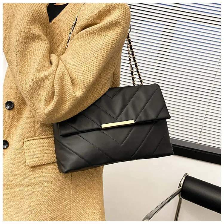 Women's Black Chain Shoulder Bag 2023 — feature 13