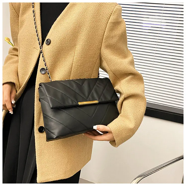 Women's Black Chain Shoulder Bag 2023 — feature 14