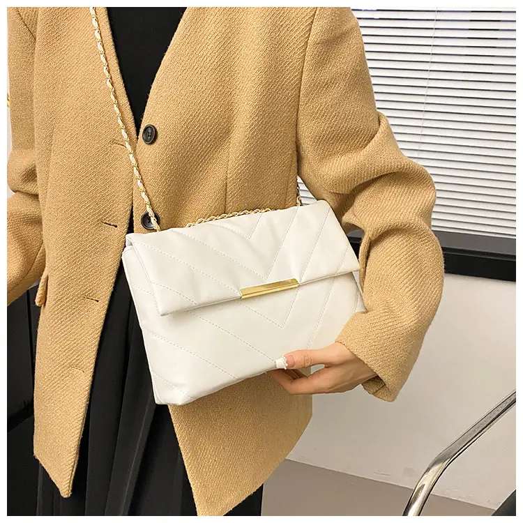 Women's Black Chain Shoulder Bag 2023 — feature 17