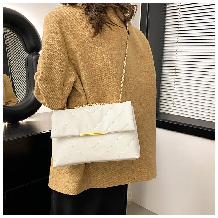 Women's Black Chain Shoulder Bag 2023 — feature 18