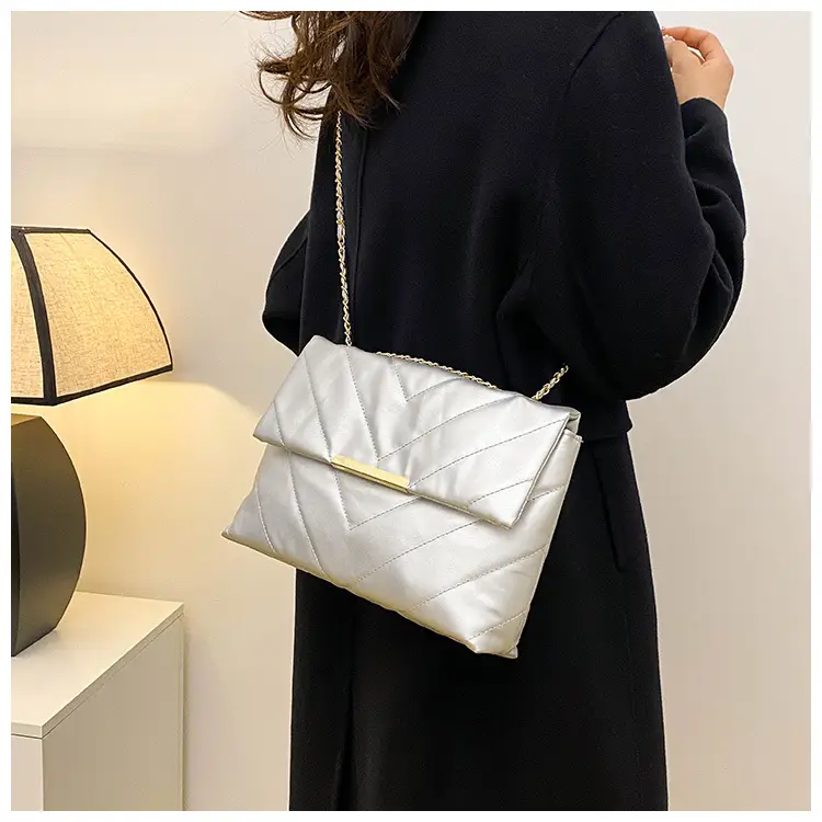 Women's Black Chain Shoulder Bag 2023 — feature 20