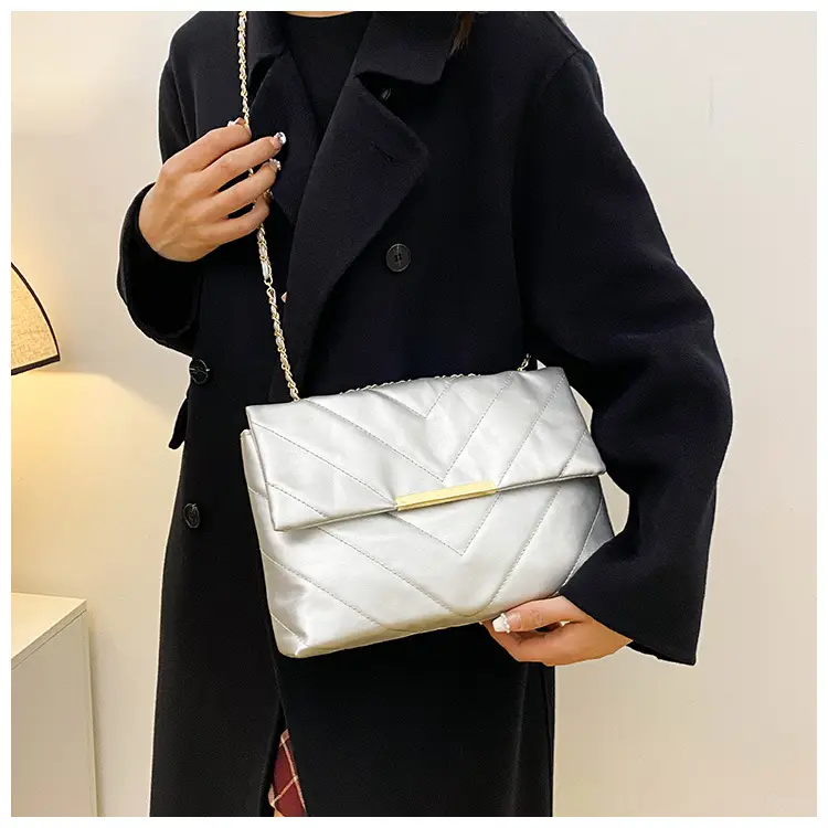 Women's Black Chain Shoulder Bag 2023 — feature 21