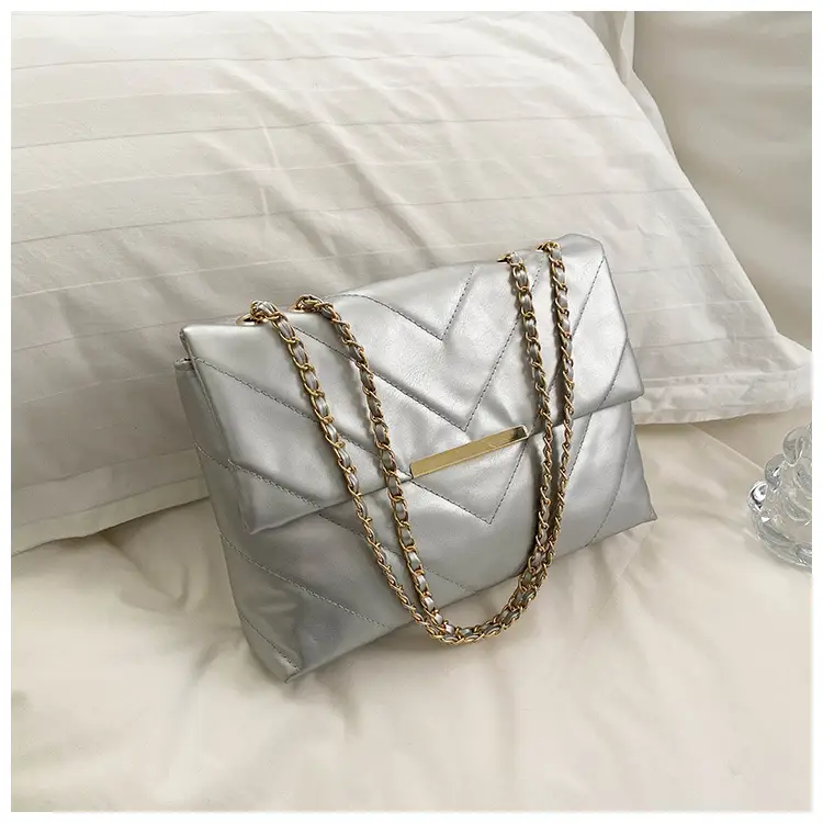 Women's Black Chain Shoulder Bag 2023 — feature 26