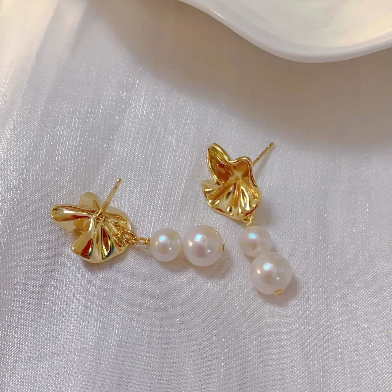 14k Gold Lotus Pearl Earrings for Women - Image 2