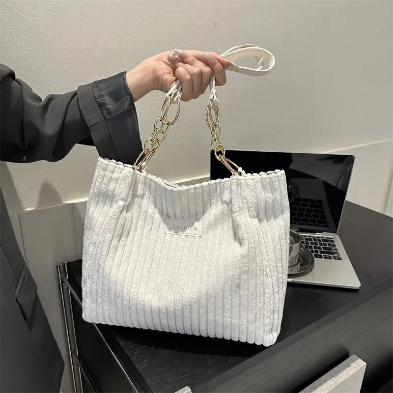 White Knitted Shoulder Bag with Gold Chain for Women - Image 7
