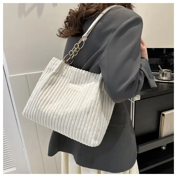 White Knitted Shoulder Bag with Gold Chain for Women — feature 11