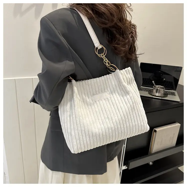 White Knitted Shoulder Bag with Gold Chain for Women — feature 12